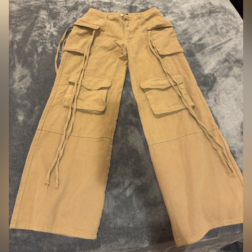 Boohoo Women's Tan Cargo Pants